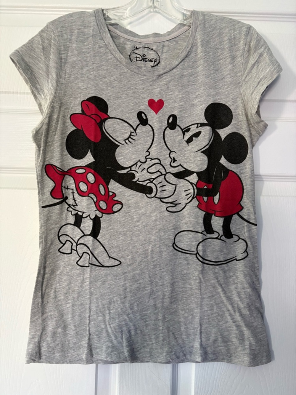 Disney Grey Tee Mickey & Minnie kiss heart Graphic juniors 11/13 - Picture 5 of 7